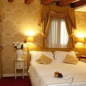 Casa Dei Cavalieri Italie